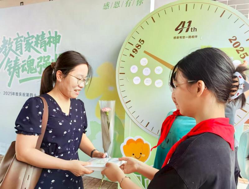 1.赠礼.jpg